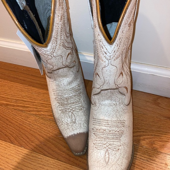 Sterling River Women’s Cowgirl Boots - Picture 13 of 16